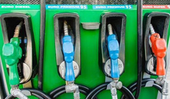 Prețurile plafon la carburanți ar putea fi stabilite trimestrial