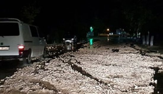 В Комрате ливень разрушил дорожное покрытие